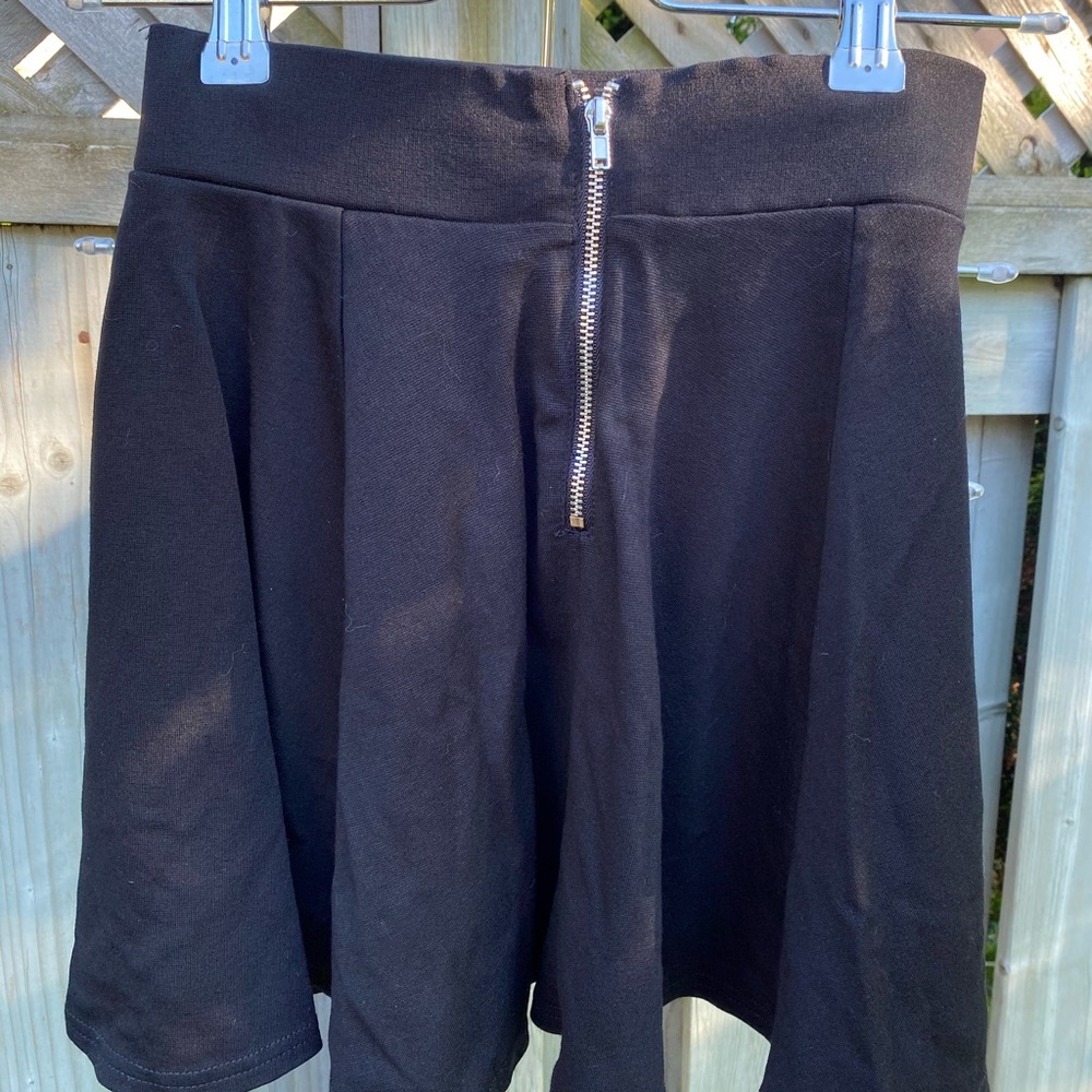 NWOT flowy black skirt from H&M